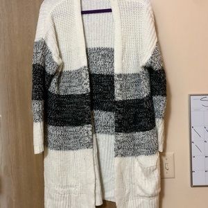 black and white Maurice’s sweater duster: size XL